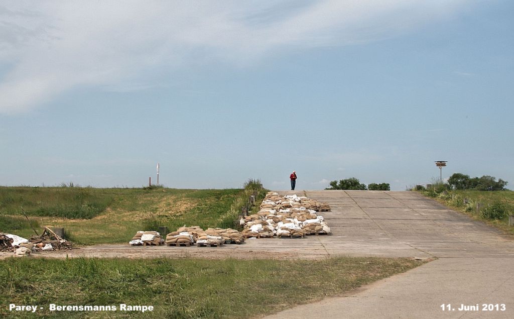 Hochwasser- 2013_06_11-010-Parey-Berensmanns_Rampe.jpg